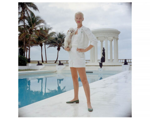 C.Z. Guest poolside with her poodle in 1962, in the white lace jacket and shorts that became her signature. Courtesy SCAD FASH.